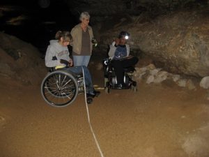 Student field trip with the IAGD at Mammoth Cave National Park